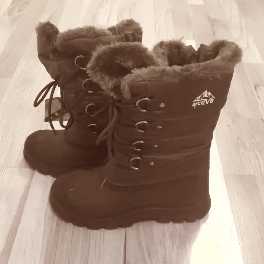 NVT Arctiv 8 insulated water proof boots with fur inside